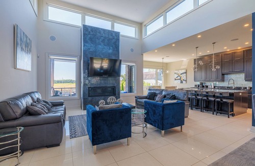 Niagara Falls House | La dolce Vita Villa back yard Oasis inground pool putting green bocci firepit