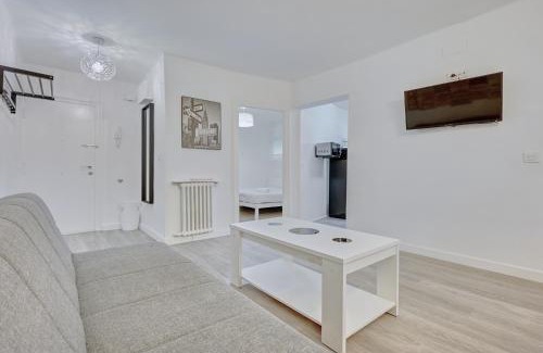 Milagrosa Apartment | La esquina de Blas by Clabao