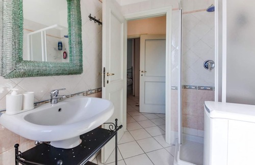 Quartiere Fiorenzuola Apartment | La Fiorita · Refined and welcoming three-room apartment