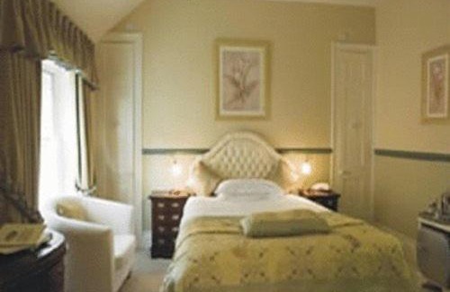 Shaftesbury House | La Fleur De Lys