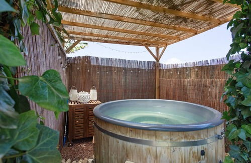 Icod de los Vinos Villa | 'La Florida' with Sea View, Private Terrace and Wi-Fi