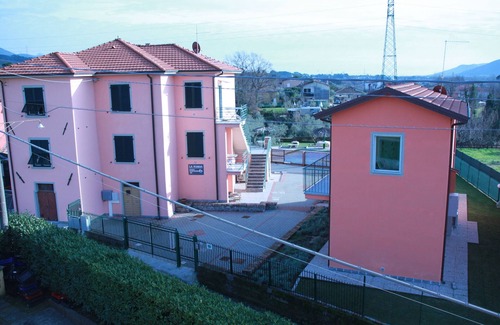 Santo Stefano di Magra Apartment | La Fonda Holiday House: Apartment With Pool, Garden And Parking