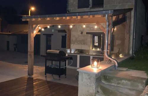 La Chartre-sur-le-Loir Villa | La Fontaine - Détente - Piscine Jacuzzi - 12p