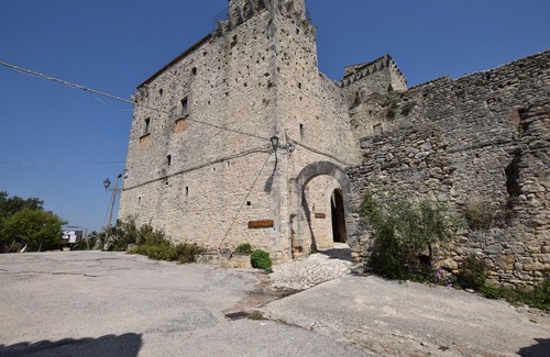 Barattano Apartment | La Fortezza, Gualdo Cattaneo, Italy