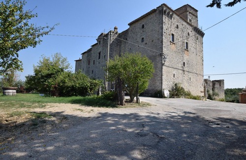 Barattano Apartment | La Fortezza, Gualdo Cattaneo, Italy