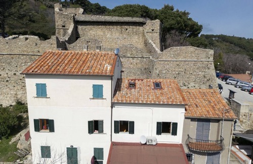 Marciana Apartment | La Fortezza with attention to detail with a splendid view of Marciana