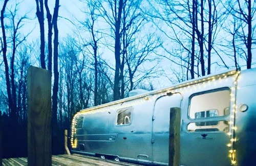 Lac-Brome House | La Fostair, Airstream in the countryside