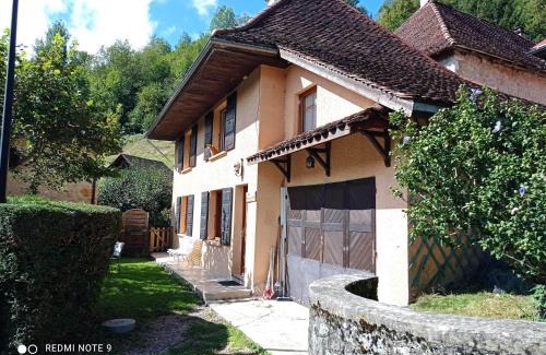 Saint-Pierre-d'Entremont House | LA FRACELINE