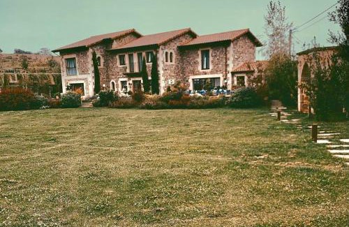 Vispieres House | La Fuentona de Santillana