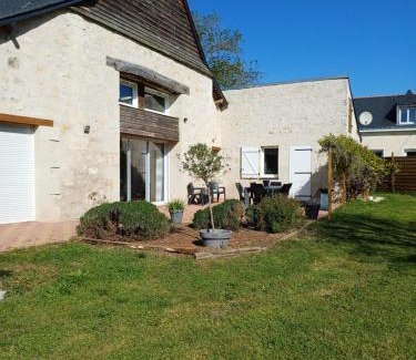 Longue-Jumelles Bed & Breakfast | La Grange des Roisnes