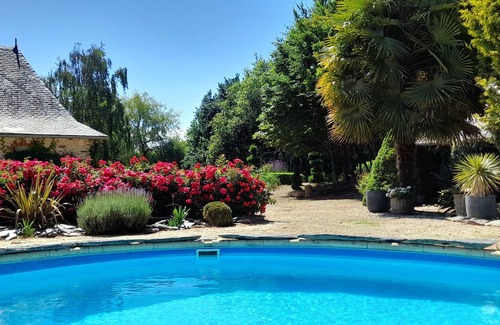 Saint-Sauveur-de-Flee House | La Grange - Guest house in Anjou Bleu
