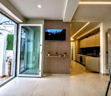 Marina di Carrara Apartment | - La Grotta del Mare- Beach and Apuan Alps-