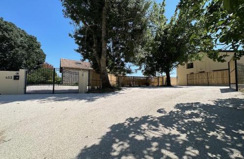 Montauban Apartment | La Halte Occitane - Classé 3 étoiles - 1 chambre, parking, terrasse, tout inclus