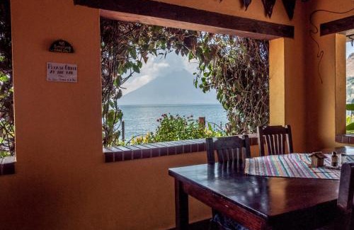 Santa Cruz La Laguna Hotel | La Iguana Perdida