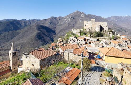 Castelvecchio di Rocca Barbena Apartment | La Casa Della Lavanda