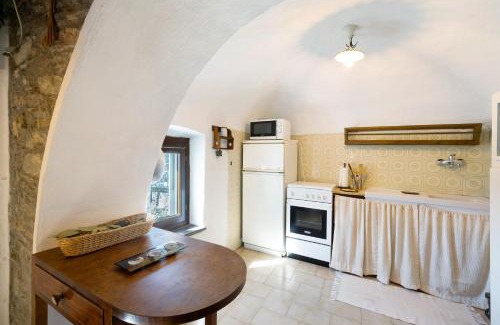 Castelvecchio di Rocca Barbena Apartment | La Dimora del Tempo Perduto