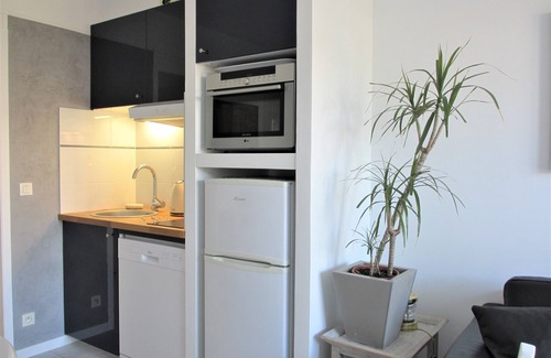 La Flotte Apartment | LA JOLIE BRISE APARTMENT WITH TERRACE HEATED SWIMMING POOL AND PARKING