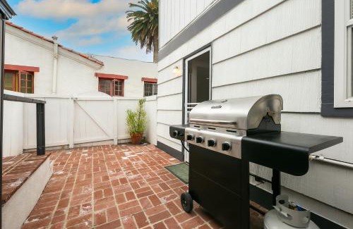 Beach Barber Tract House | La Jolla Beach Retreat