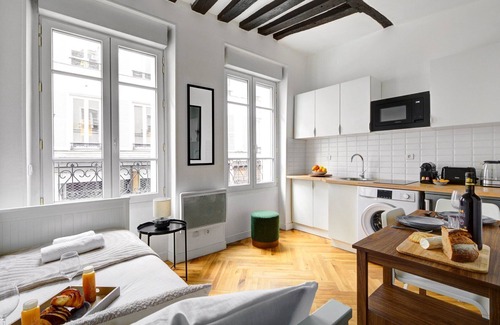 Arts-et-Metiers Apartment | La Joyeuse Ivy-2e arrondissement