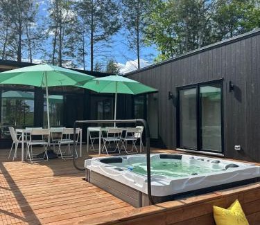 La Conception Ski Chalet | La Kabina with Mt Tremblant view