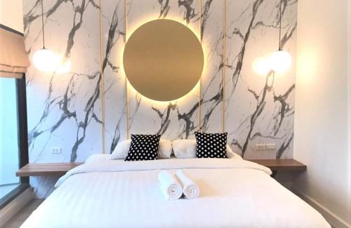 Downtown Krabi Bed & Breakfast | La La Moon Krabi Poshtel'n' Pool