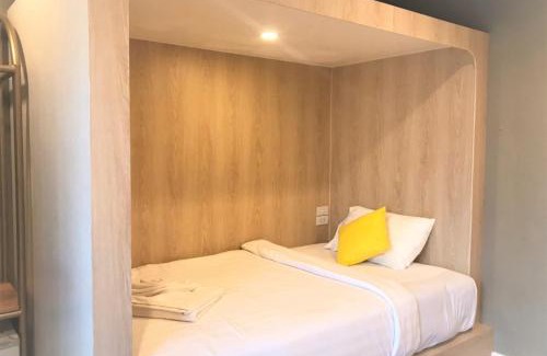 Downtown Krabi Bed & Breakfast | La La Moon Krabi Poshtel'n' Pool