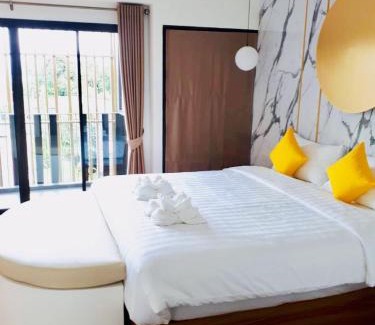 Downtown Krabi Bed & Breakfast | La La Moon Krabi Poshtel'n' Pool