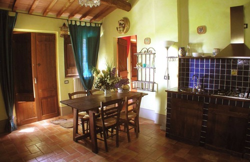 Monteleone d'Orvieto Apartment | La Limonaia in Farmhouse Borgo Santa Maria