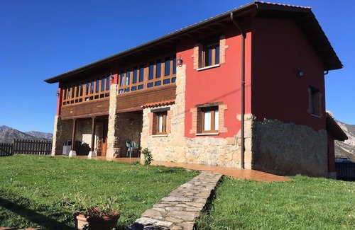 Peruyes House | LA LLANADA