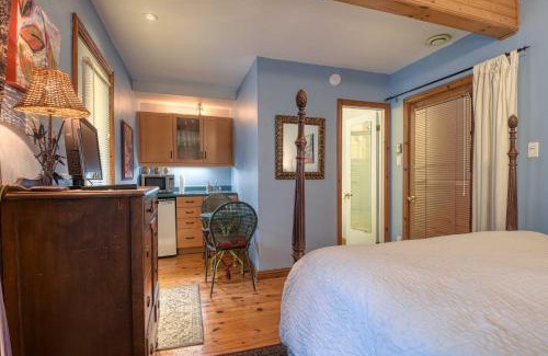 Gay Village Bed & Breakfast | La Loggia Art B&B