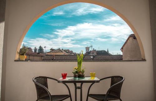 Acqui Terme Apartment | La Loggia su Acqui. Centro, wi-fi, aria condizionata, ascensore