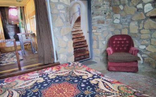 Marathon House | La loma del chivo Llc Stone Cottage alternative building
