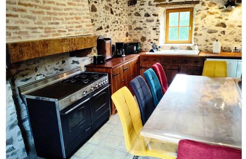 La Foret-sur-Sevre House | la longère du plessis Mornay, 30 min du Puy du fo, wifi, parking, jardin
