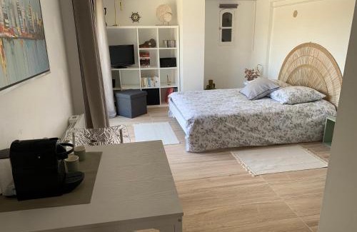 Medan Bed & Breakfast | La Louisou