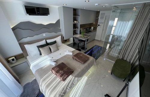Nasice Hotel | La Luna Petite Suite Deluxe with Free Jacuzzi, Bikes & Covered Parking
