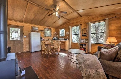 Wimberley Cabin | La Luna- Private cabin with amazing views, bed swing, fire pit, & hot tub!