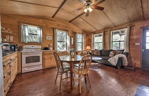 Wimberley Cabin | La Luna- Private cabin with amazing views, bed swing, fire pit, & hot tub!