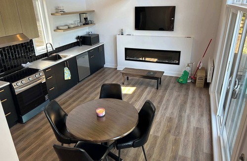 Saint Come House | La Luxueuse Spa et Montagne de Ski Chalet NEUF