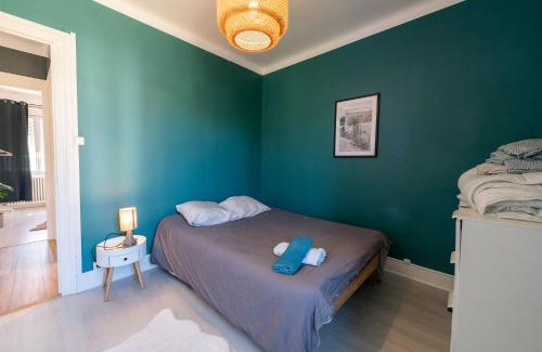 Grigny Apartment | La LYONNAISE - Climatisation - Proche Lyon et commodités, Transports, Tout équipé