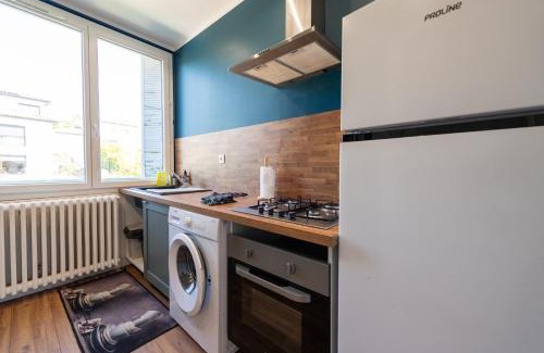 Grigny Apartment | La LYONNAISE - Climatisation - Proche Lyon et commodités, Transports, Tout équipé