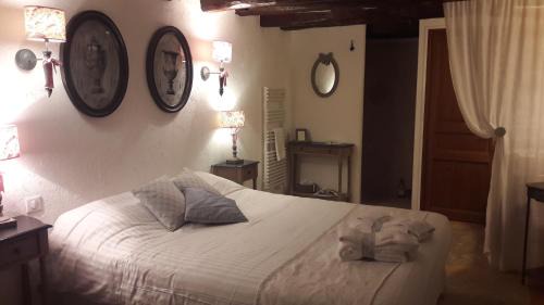 Savigny-en-Veron House | La Magnanerie