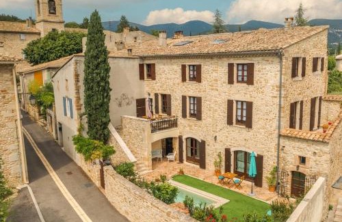 Saint-Pantaleon-les-Vignes Bed & Breakfast | La maison WISTERIA