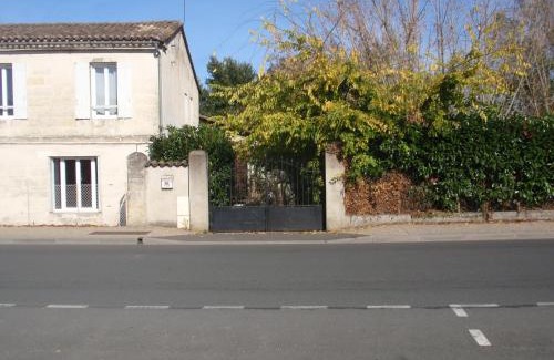 Saint-Medard-de-Guizieres Bed & Breakfast | La Maison d'Alienor