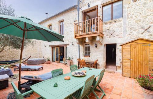 Mansonville House | La Maison 1786 - Grand jardin et jacuzzi