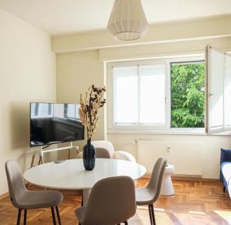 Tirano Apartment | La Maison 2 min walk to Bernina Express
