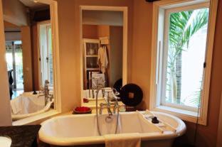 Pointe aux Canonniers Hotel | La Maison 20 Degrés Sud - Relais & Châteaux