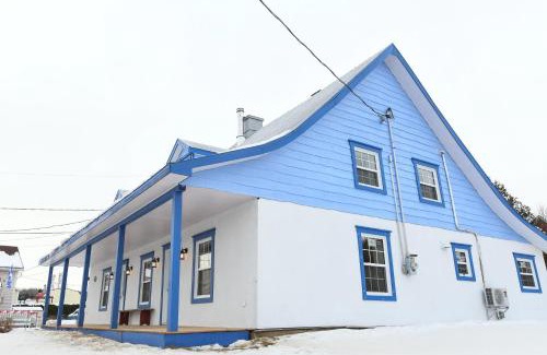 Saint Ferreol les Neiges Ski Chalet | La Maison Bleue