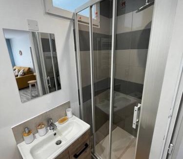 Pont-du-Chateau Apartment | La maison castelpontine studio
