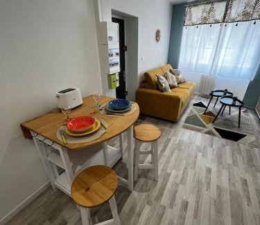 Pont-du-Chateau Apartment | La maison castelpontine studio