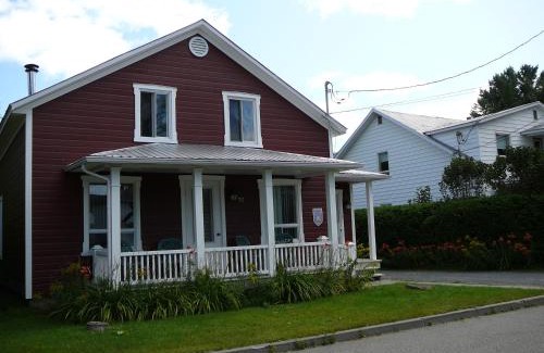 Baie-St-Paul House | La Maison Clarence